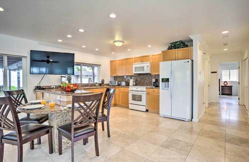 Makaha House | Elegant Oceanfront Villa w/Lanai + Bar!