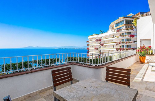 Conchas Chinas House | Elegant oceanview suite with heated pool, private hot tub & terrace dining