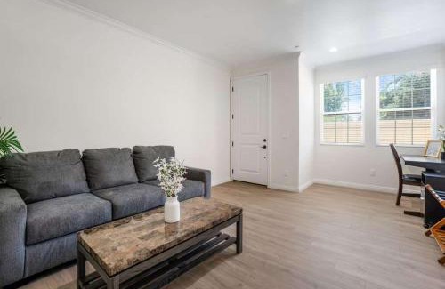Mid Central House | Elegant Pasadena Homew Patio Parking Near Old Town