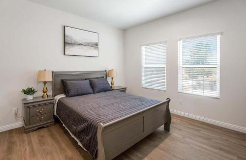 Mid Central House | Elegant Pasadena Homew Patio Parking Near Old Town