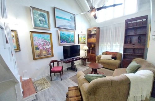 Constant Spring House | Elegant, Quiet & Cozy Kingston Home