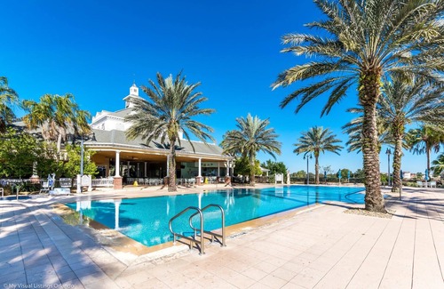 Reunion House | Elegant Resort Retreat