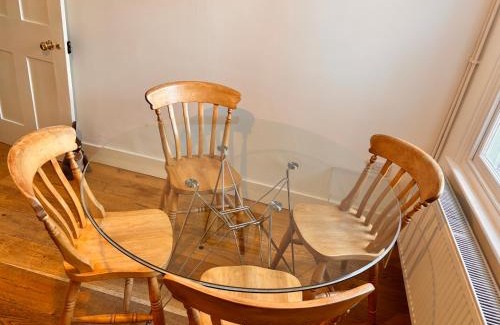 Canterbury House | Elegant Riverside Cottage With Free Parking