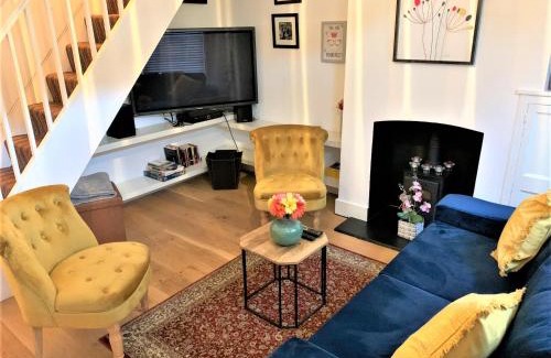 Canterbury House | Elegant Riverside Cottage With Free Parking