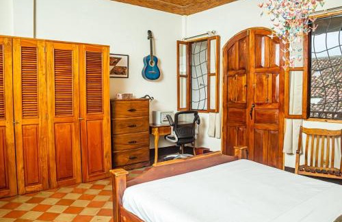 Granada House | Elegant, Romantic & Kid-Friendly Colonial Home