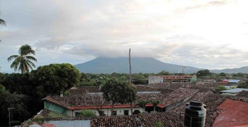 Granada House | Elegant, Romantic & Kid-Friendly Colonial Home