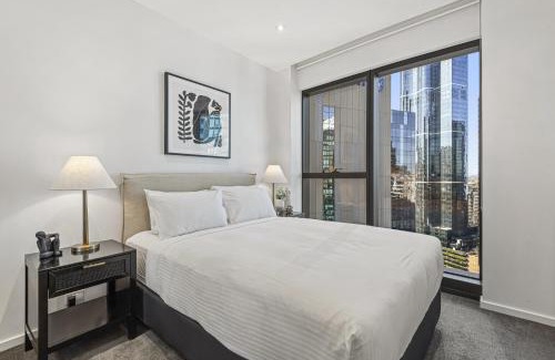 Southbank Apartment | Elegant Southbank Escape Apartment with Balcony