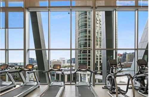 Southbank Apartment | Elegant Southbank Escape Apartment with Balcony