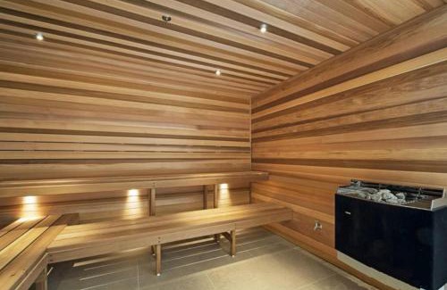 Southbank Apartment | Elegant Southbank Escape Apartment with Balcony