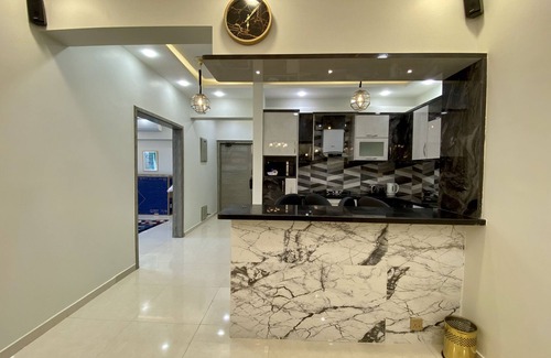 Karachi Apartment | Elegant & Spacious 2br family apt, Sharahe Faisal