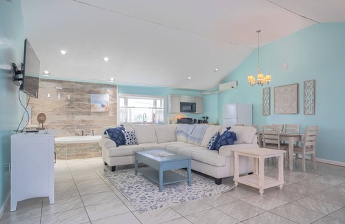 Hancock Apartment | Elegant Suite with Jacuzzi