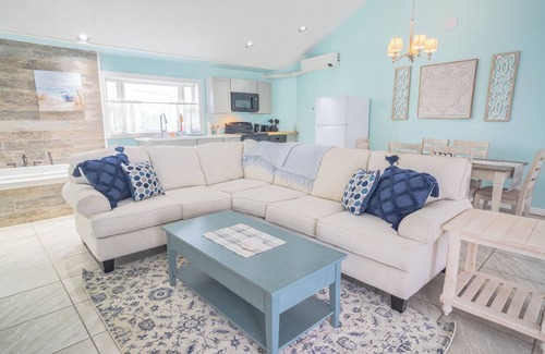 Hancock Apartment | Elegant Suite with Jacuzzi