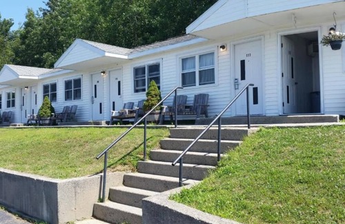 Hancock Apartment | Elegant Suite with Jacuzzi