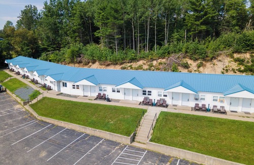 Hancock Apartment | Elegant Suite with Jacuzzi