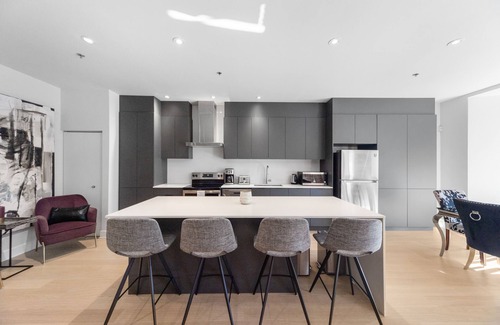 Downtown Montreal Apartment | Elegant Suites De La Montagne- Dtwn Mtl