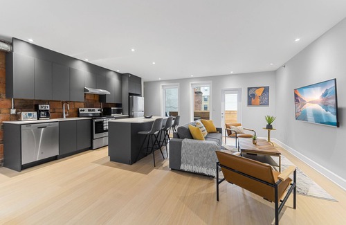 Downtown Montreal Apartment | Elegant Suites De La Montagne- Dtwn Mtl