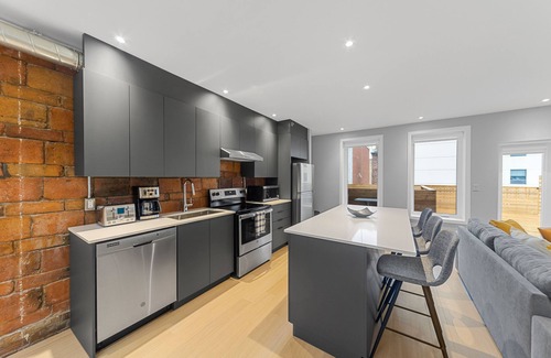 Downtown Montreal Apartment | Elegant Suites De La Montagne- Dtwn Mtl