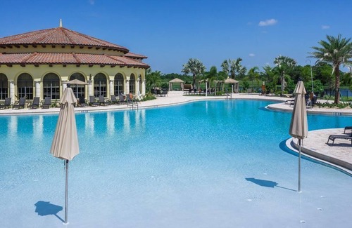 Gran Paradiso House | Elegant Sunny Florida Vacation Home in Resort Style Community