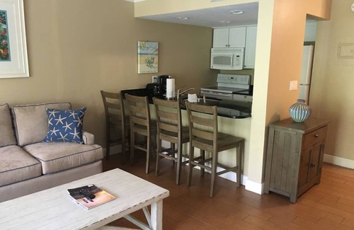 Captiva Apartment | Elegant Three Bedroom Bayside Villa with Direct Access to Gorgeous Beaches