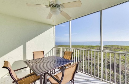 Captiva Apartment | Elegant Three Bedroom Bayside Villa with Direct Access to Gorgeous Beaches