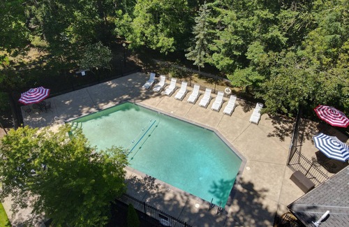 South Hills House | Elegant Townhome, park-like setting. Local event transportation provided.