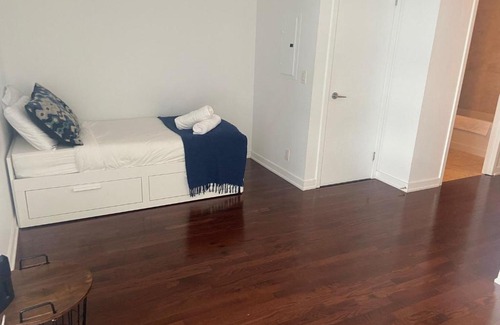 Toronto Entertainment District Apartment | Elegant Waterfront Downtown Toronto / Unobstructed CN Tower View