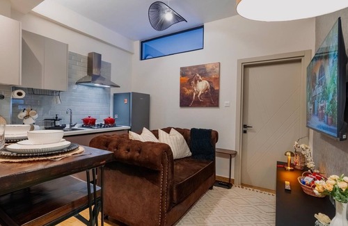 Kilimani Apartment | Elegant Wilma Towers Apartment - Golden Sunsets and Ngong Hills View
