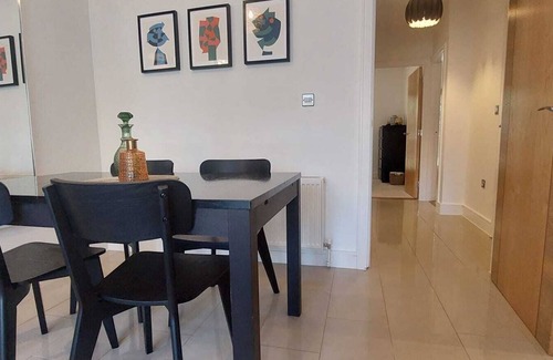 Shankill Apartment | Elegantly Refurbed 2BD in Shankill - 3km from Bray