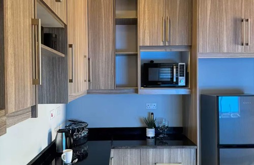 Victoria Falls House | Elephant's Crest Modern Cozy Home, Pool, Solar