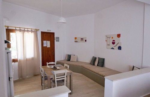 Khondros Apartment | Elia - Cozy studio 50m from the beach, sleeps 4