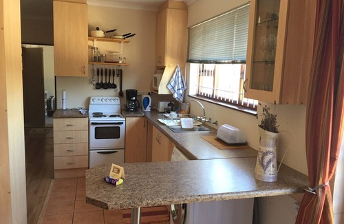 Cape Town Cottage | Elim Place on Wilmot - self catering cottage