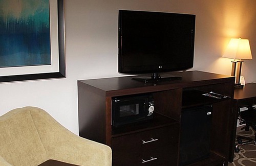 Maryland Heights Hotel | Elimwood Hotel, a Ramada by Wyndham