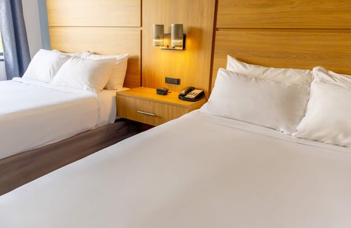 Maryland Heights Hotel | Elimwood Hotel, a Ramada by Wyndham