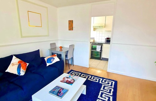 The Wrythe Apartment | Elisha's City ApartmentnHome to relax for families, couple or friends or alone,