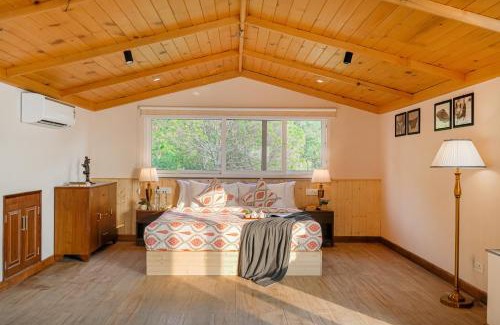 Kasauli Hotel | ELIVAAS Konifer Hillside Retreat