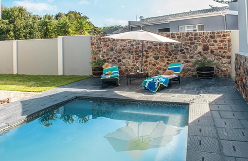 Sandbaai House | Elizabeth House