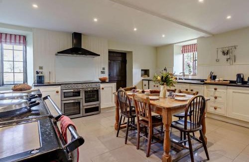 Llanover House | Elizabethan Manor at gateway to the Brecon Beacons