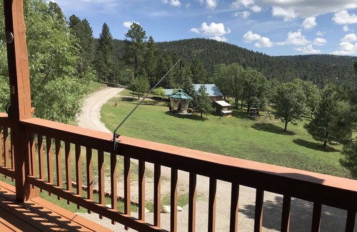 Cloudcroft Cabin | ELK HOLLOW, MOUNTAIN VIEWS, NEAR NAT'L FOREST, DUCK & FISH POND