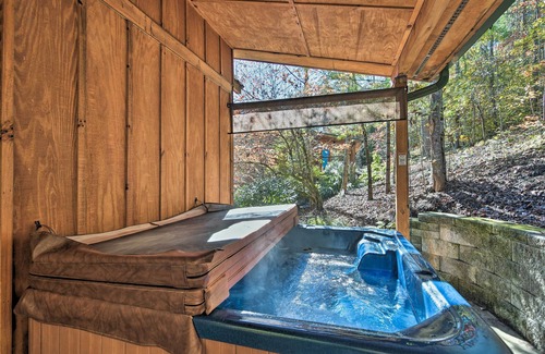 Weaverville Cabin | 'Elk Path' Cabin w/Hot Tub & Deck Near Asheville!