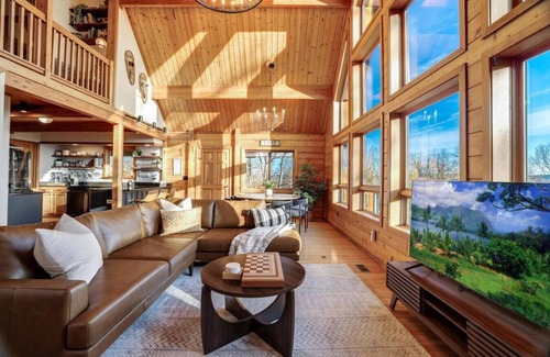 Swanton Cabin | Ella Bella Chalet: Hot Tub, Stunning Views, Wi-Fi