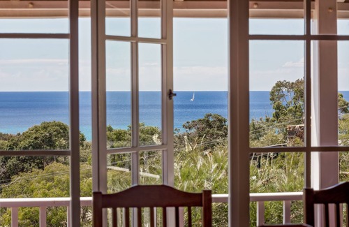Eagle Bay House | Ellavista LUXE beachside home with ocean views and WIFI