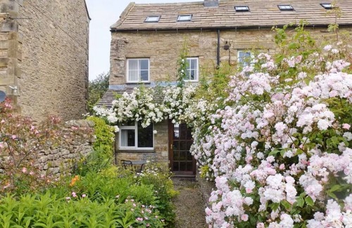 Carperby House | Ellerlands - Three Bedroom House, Sleeps 4