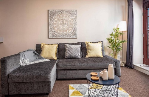 Ayr Apartment | Elliot Suite No9 - Donnini Apartments