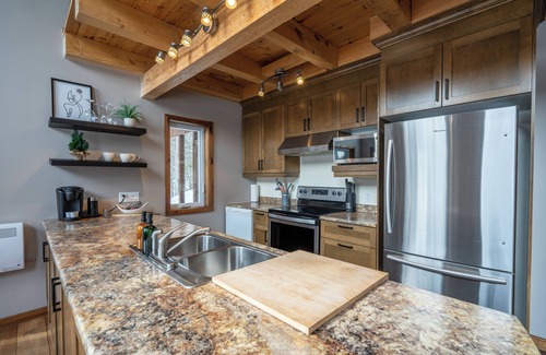 Saint Come Ski Chalet | Elliso : lake | ski | outdoor fire pit