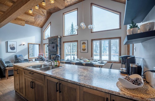 Saint Come Ski Chalet | Elliso : lake | ski | outdoor fire pit