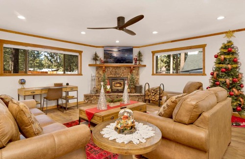 Big Bear Ski Chalet | Elmwood Place- Hot Tub- Packed Game Room