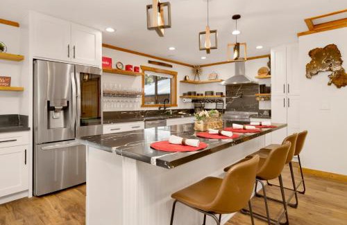 Big Bear Ski Chalet | Elmwood Place- Hot Tub- Packed Game Room