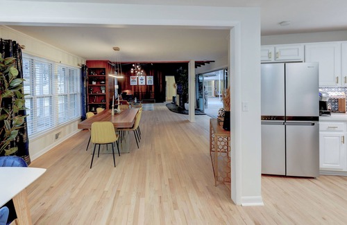 Independence House | Elvis Retreat Heated Pool Mins from Arrowhead