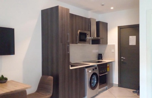 Cantonments Apartment | Embassy garden by Eric