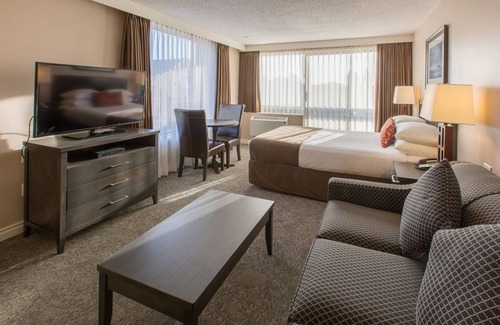 James Bay Hotel | Embassy Inn